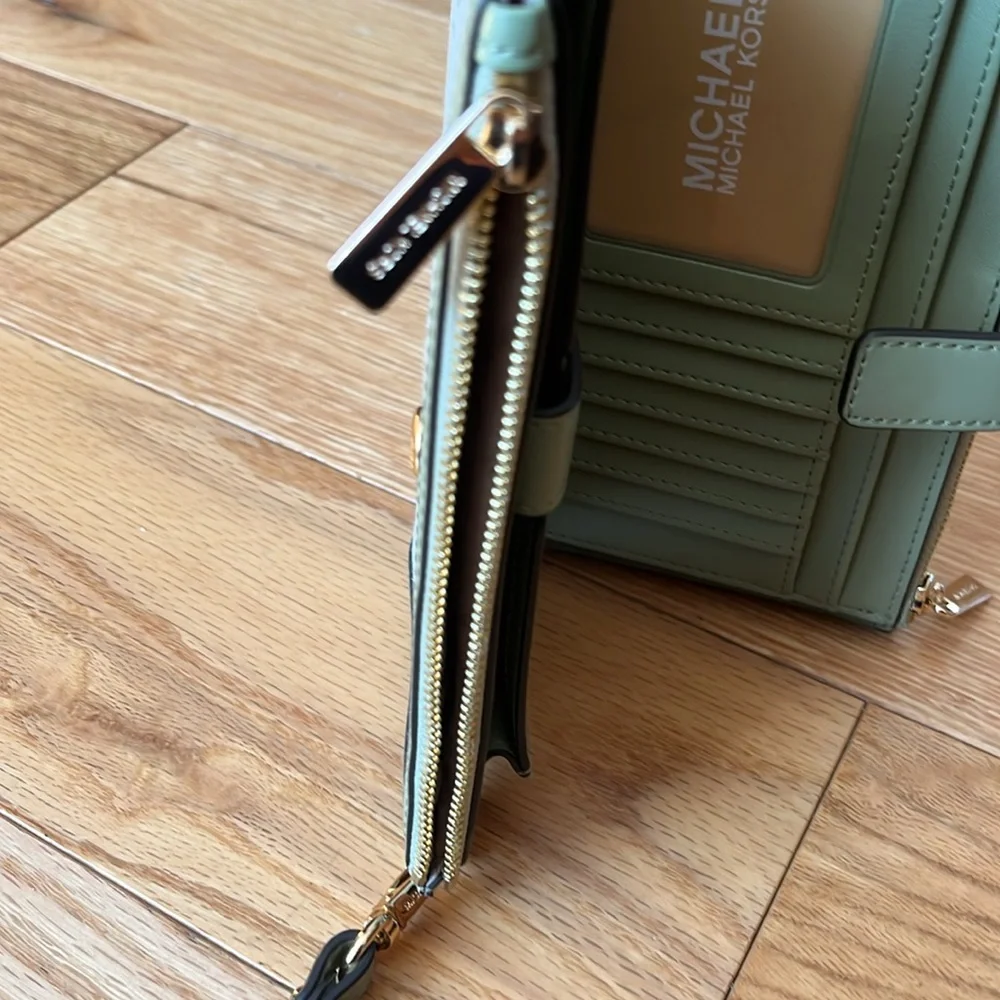 NWT MICHAEL KORS LARGE DOUBLE ZIP WRISTLET PHONE HOLDER
